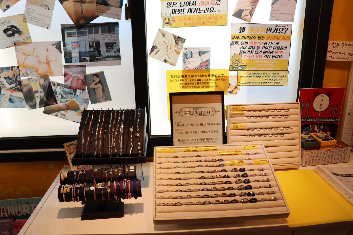 Gamcheon Culture Village : Romance Shop | Get low-cost, high quality accessories from beautiful store!